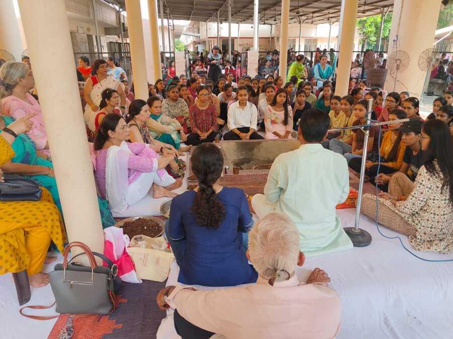 KL Mehta Dayanand College for Women Faridabad Inauguration Havan photo 4
